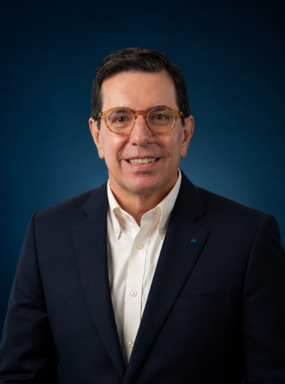 Dr. César Ucrós